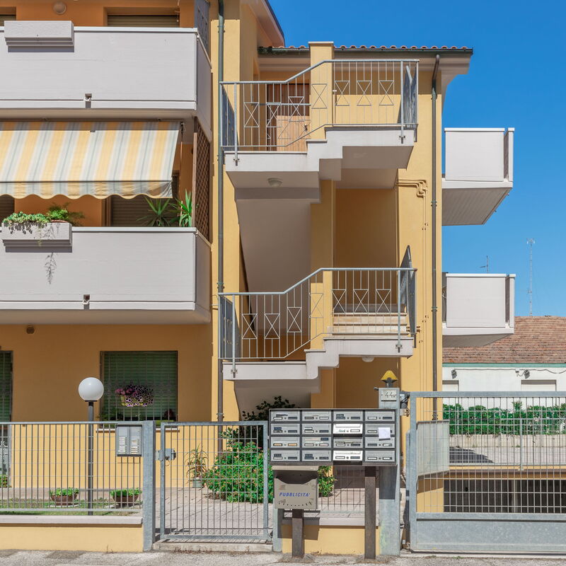 Fano Lighthouse: Building Exterior