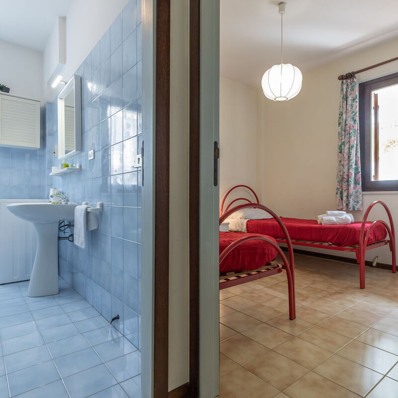 Conero Garden Apartment: Bathroom, Bedroom