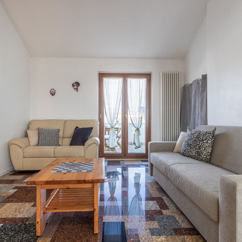 Altomare Apartment: Living Room, Room Detail