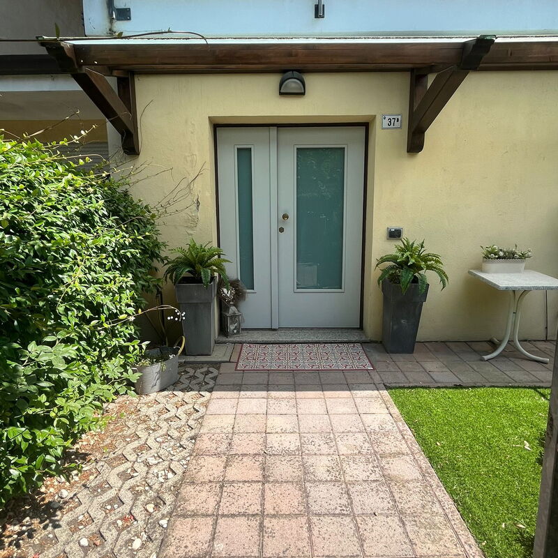 Bell'aria Apartment: Main Entrance