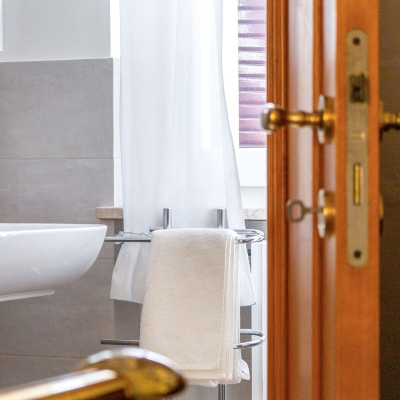 Loreto Suite Apartment: Bathroom