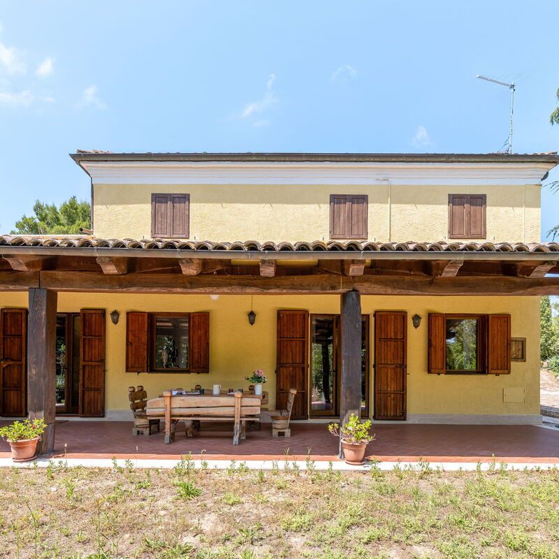 Casa Iume: Building Exterior