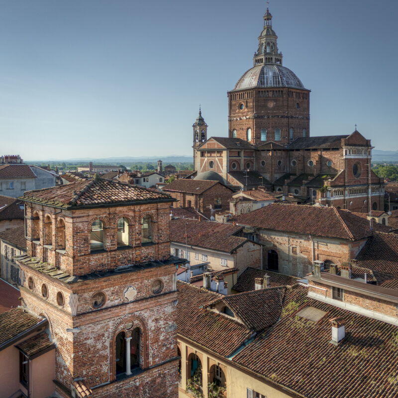 Lory House: Building Exterior