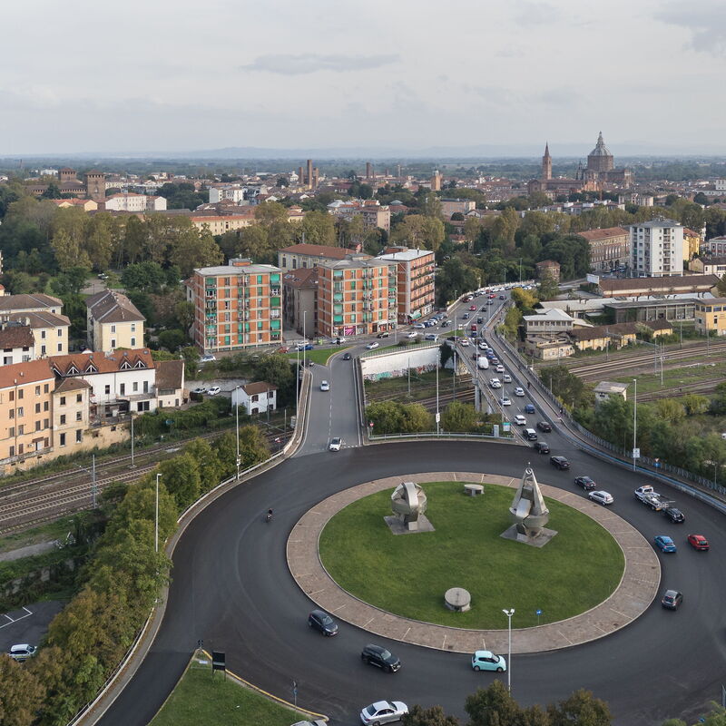 Lory House: Building Exterior