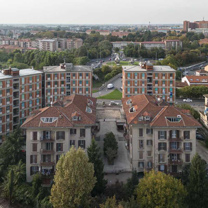 Lory House: Building Exterior