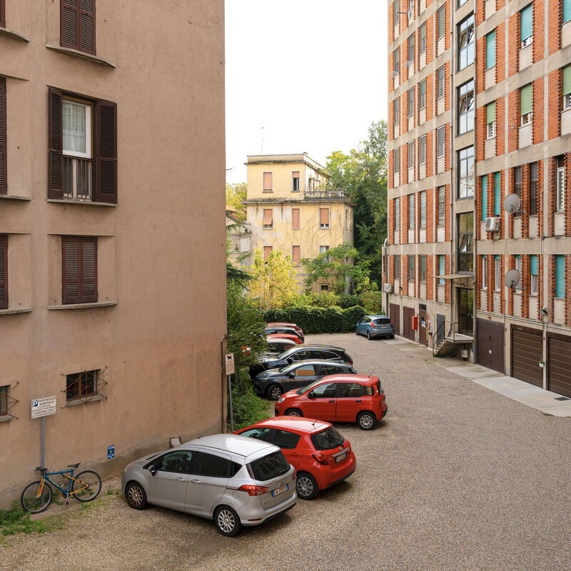 Lory House: Building Exterior