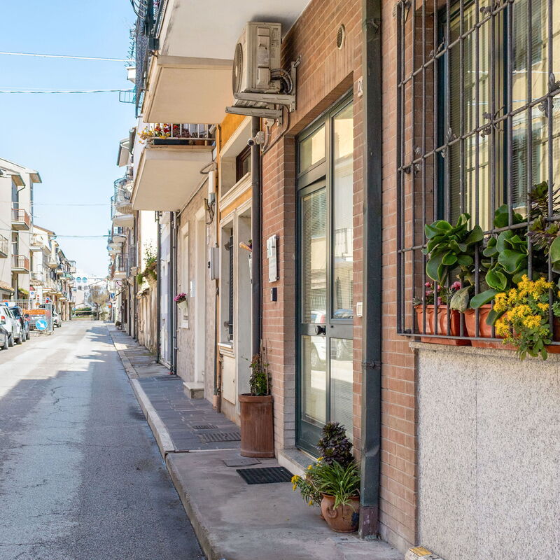 La Rondine Apartment: Main Entrance