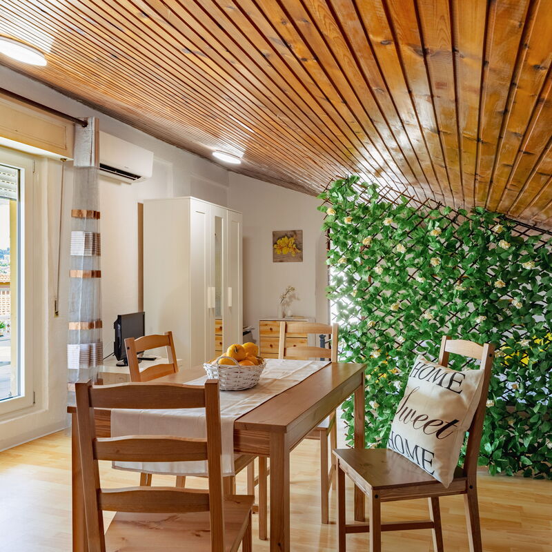 Sopraloreto Apartment: Living Room