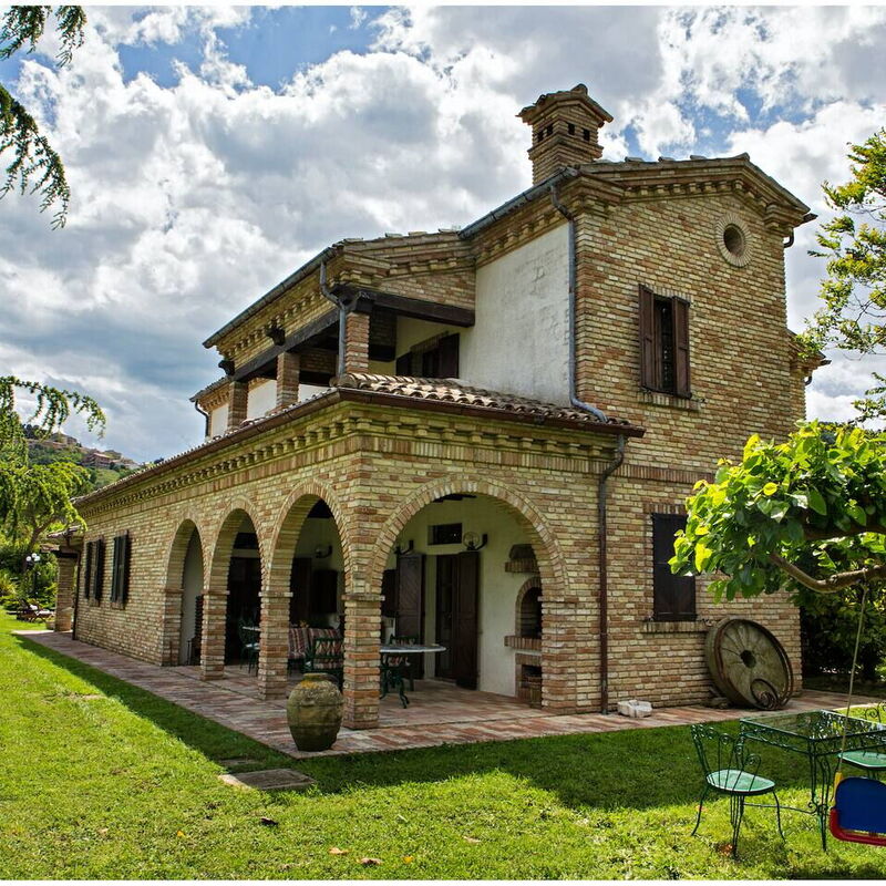 Villa Incanto: Building Exterior