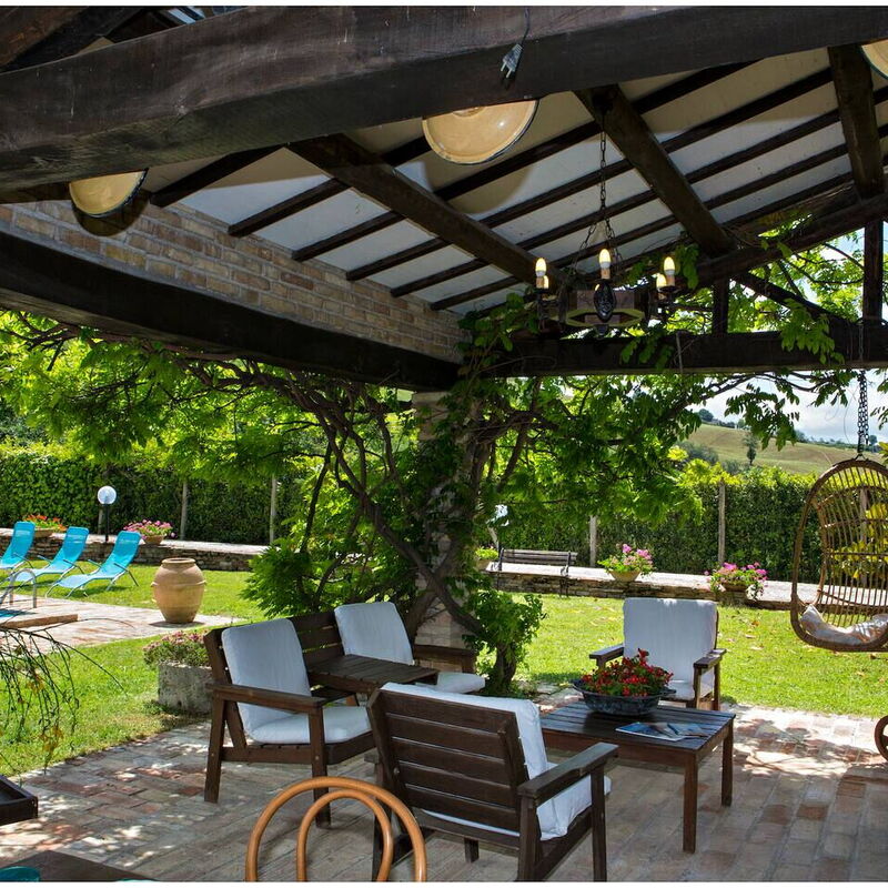 Villa Incanto: Building Exterior, Garden