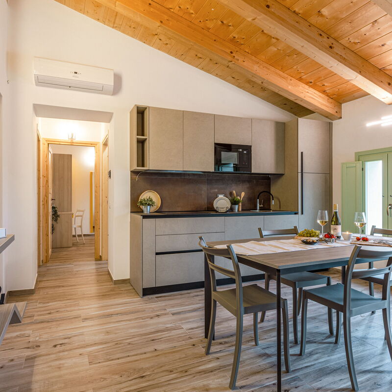 Villa Zena: Dining Room, Kitchen