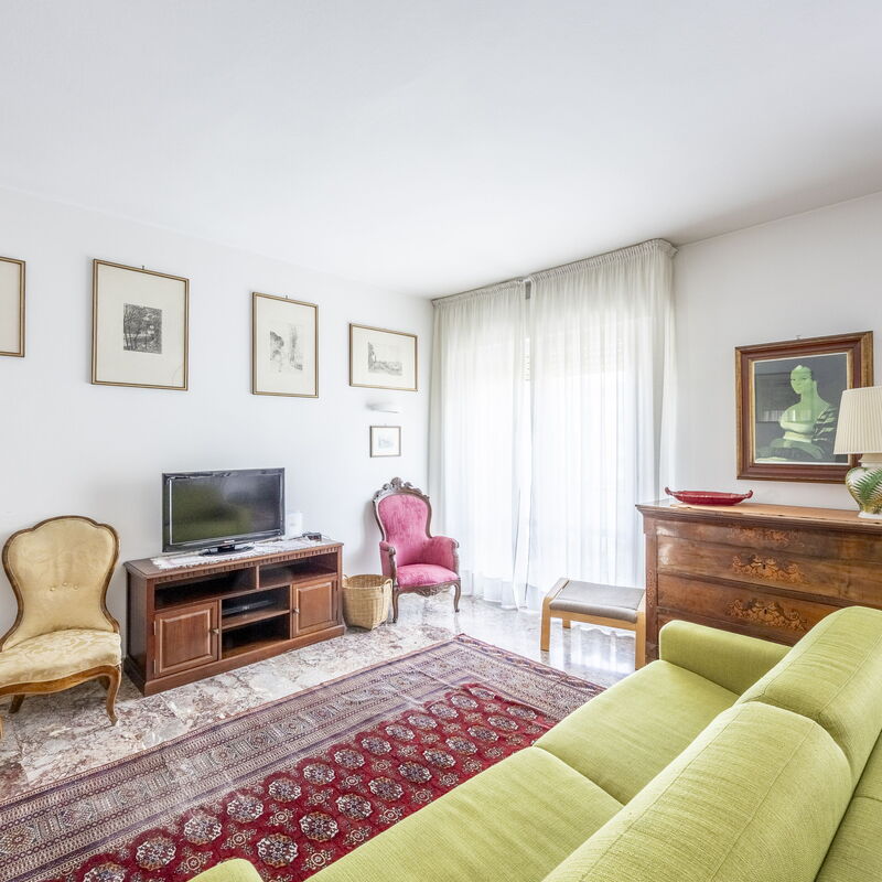 Mestrina Apartment: Living Room