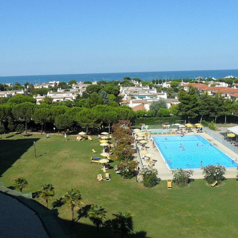Suite Riviera: bassin, Extérieurs