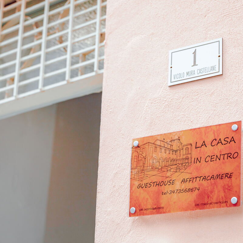 La Casa in Centro: Entrata Principale, Esterni